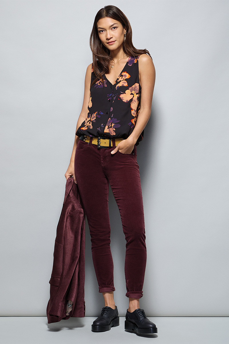 Model Wearing Autumn Top in Watercolor Floral, Williams Jacket in Vineyard, The Skinny in Vineyard, Fable Necklace in Gold, Fable Earrings in Gold, Ornament Belt in Black Combo.