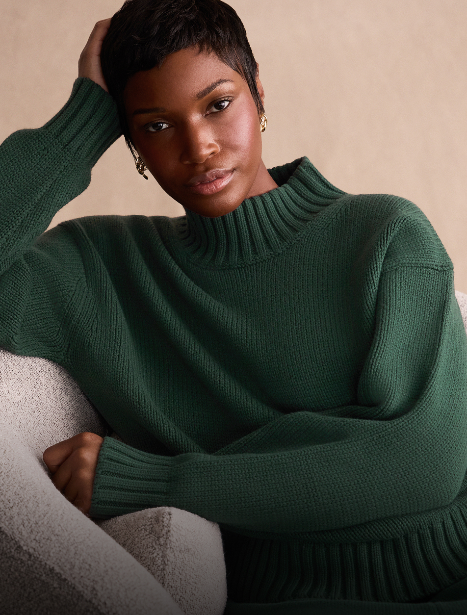 Model wearing the new Duo Pullover in Hunter Green
